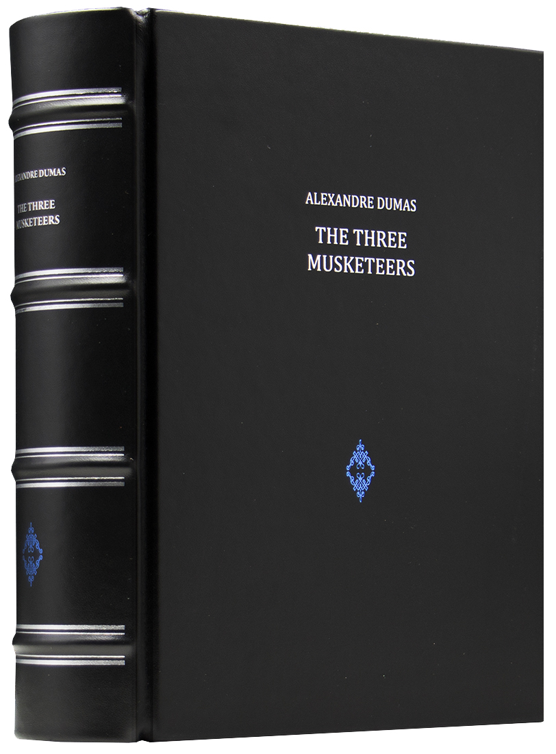 подарок директору - Дюма А. (Dumas A.) - Три мушкетёра (The Three Musketeers) - Подарочное издание на английском языке  - книгу в эксклюзивном переплете